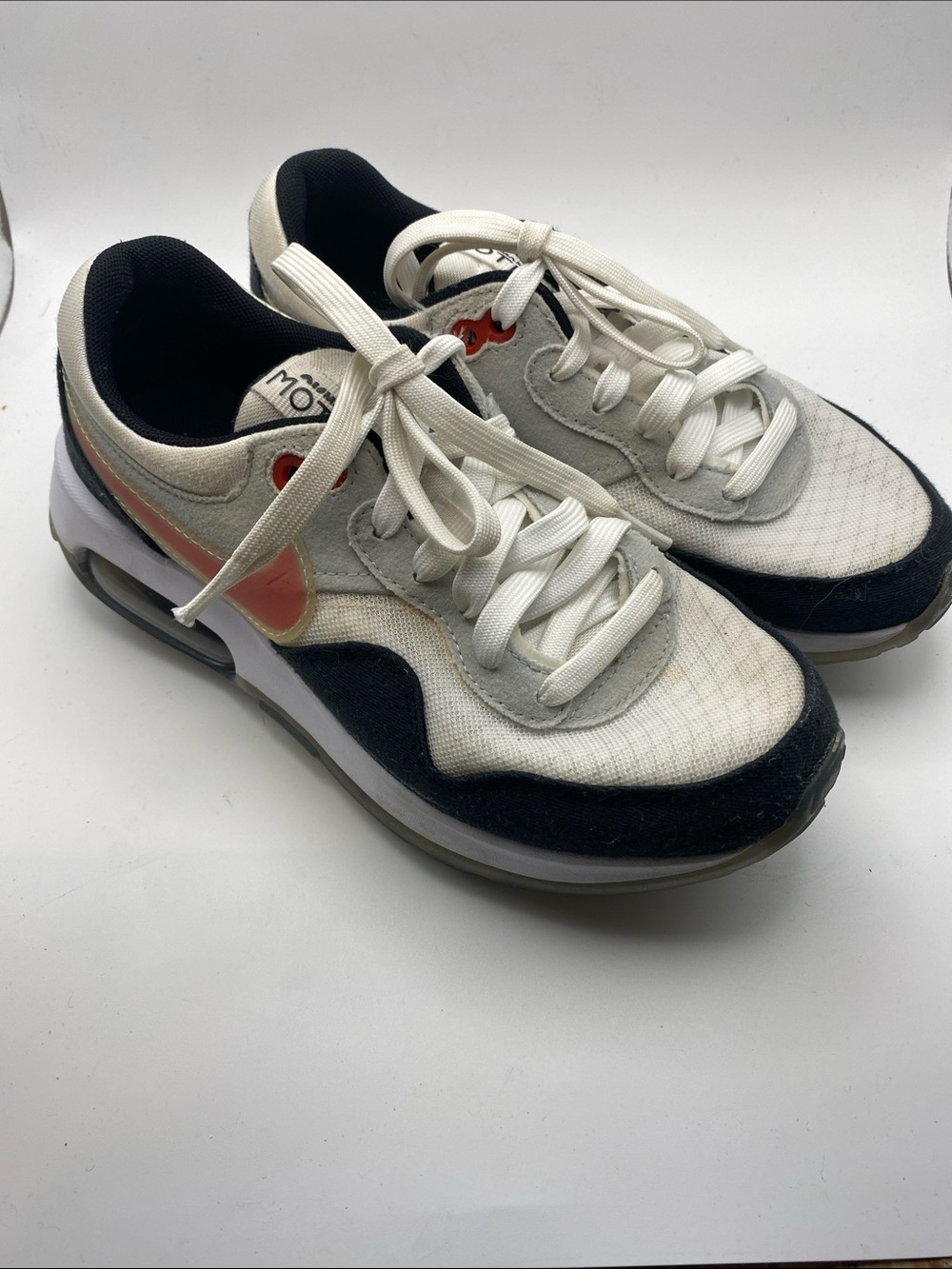 Nike Airmax White, Black & Coral Low-Top Sneakers size youth 4